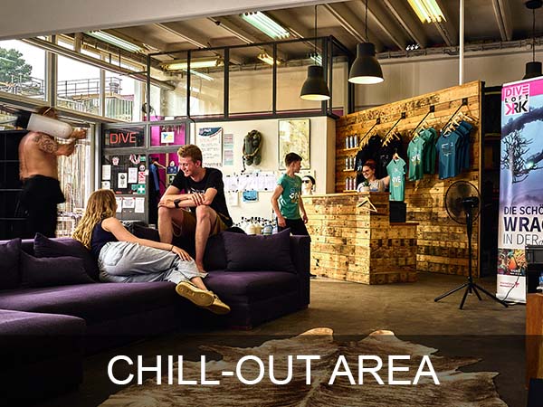 Chill-out Zone mit Lounge und Flat-TV | DIVE LOFT KRK